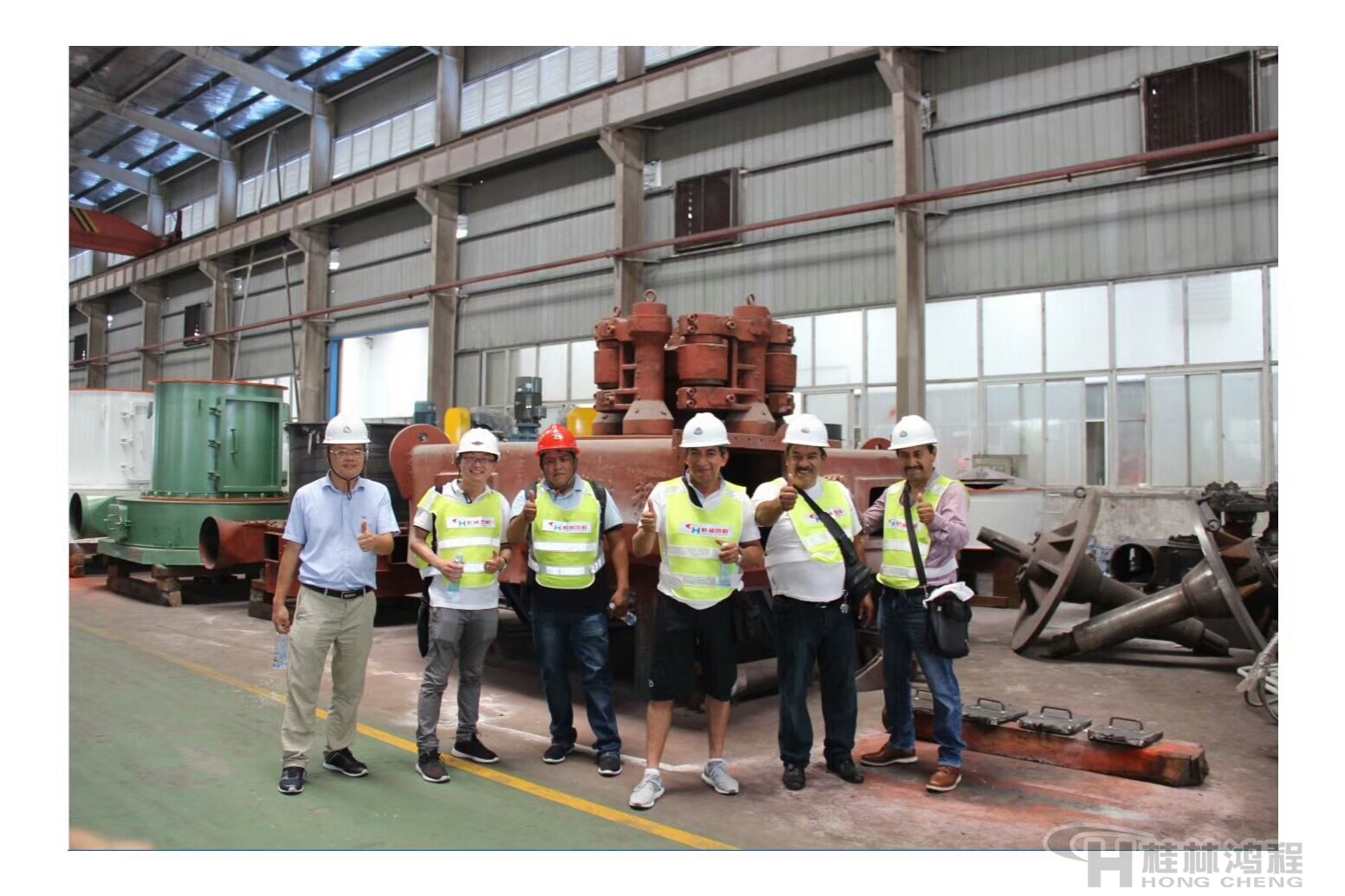 桂林鴻程磨粉機生產基地迎接中美洲礦業考察團參觀 桂林鴻程磨粉機生產基地迎接中美洲礦業考察團參觀