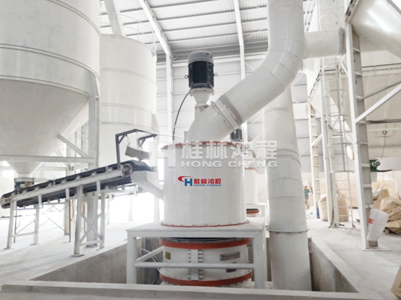 800目超細碳酸鈣磨粉機HCH1395環輥磨東南亞某廠現場 產量4.5噸每小時 800目超細碳酸鈣磨粉機HCH1395環輥磨東南亞某廠現場 產量4.5噸每小時