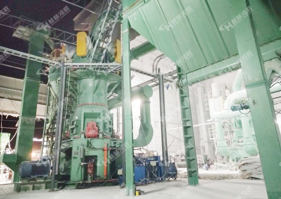 小型石灰石磨粉機配
置二:HLMX1000立式磨粉機 小型石灰石磨粉機配置二:HLMX1000立式磨粉機